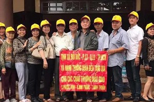 培德精舍代表團遠赴中部寧順、達樂等省，為當地貧民賑濟。