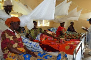 在烏干達首都坎帕拉西南400公里處，人口基金會支持建設的一個衛生中心，讓婦女在懷孕的最後階段可以保持舒適，避免艱苦旅行。（圖源：聯合國）