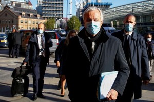 歐盟英國脫歐首席談判代表巴尼耶，在談判結束後離開倫敦。（圖源：路透社）