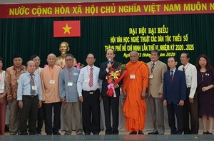 市各少數民族文學藝術協會新屆執委大合照。