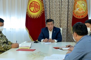 吉爾吉斯斯坦總統熱恩別科夫12日宣佈延長首都什凱克緊急狀態。（圖源：吉爾吉斯卡巴爾通訊社）