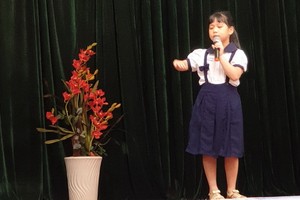 阮李雪明小學生參加比賽。