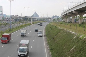 市國立大學交通樞紐的隧道。