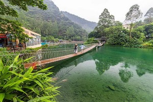 廣東有個小九寨，以天然山泉水開設水上樂園