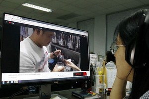 凡是透過谷歌、臉書及Youtube賺取收益並接收款項者，若拖欠稅務將被清查。（示意圖源：玉鳳）