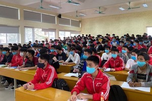 大學生在講堂上聽課。（示意圖源：范玄）