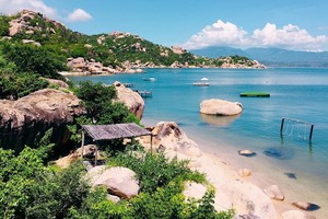 金蘭灣遊玩飲食天堂