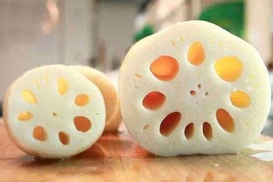 七孔蓮藕和九孔蓮藕。（圖源：互聯網）