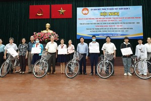 各華人會館獲“好人好事”稱號