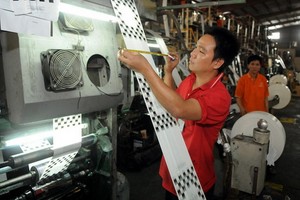 南泰山公司生產塑料包裝一瞥。