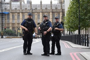 歐洲地區近期發生多起恐襲事件後，英國上調了恐怖威脅等級。（圖源：AP）