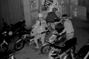 視頻監控拍下匪徒行竊過程。（示意圖源：互聯網）