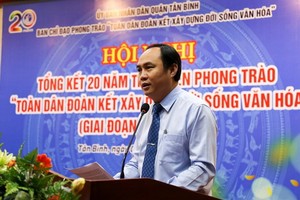 新平郡郡委書記黎黃河在會上發表講話。（圖源：草黎）