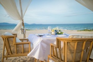 在度假區享用浪漫晚餐