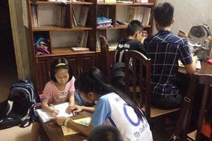 ACE俱樂部成員為SOS兒童村小朋友做義務家教。（圖源：孝幸）