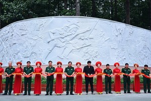 第七軍區司令部舉行的浮雕工程與多功能體育館落成儀式。（圖源：雄科）