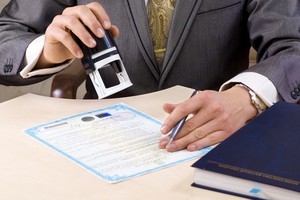 偽造證件欺詐客戶人員被起訴。（示意圖源：互聯網）