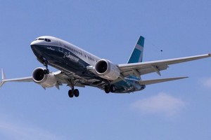 一架波音737 Max客機在空中飛翔。（圖源：互聯網）