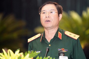 國防部副部長阮新彊在會上發言。（圖源：中山）