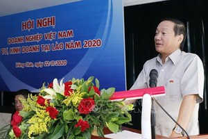 越南駐老撾大使阮伯雄在議會上發表講話。（圖源：越通社）