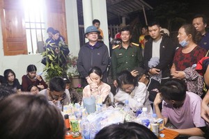 至同日晚上9時20分左右，搜救力量已尋獲被困學生，安全營救他們。（圖源：人民公安報）