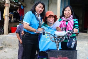 第六郡婦女幫助中部災區同胞