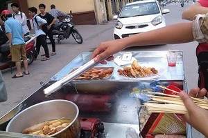 慎重購買校門外零食。（示意圖源：互聯網）