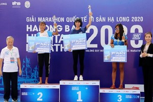 2020年國際下龍灣遺產馬拉松賽頒獎儀式。（圖源：互聯網）