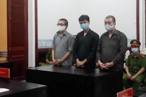 出庭受審的3名被告人。（圖源：天青）