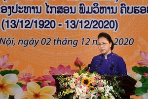 國會主席阮氏金銀在紀念儀式上致詞。（圖源：陳玄）