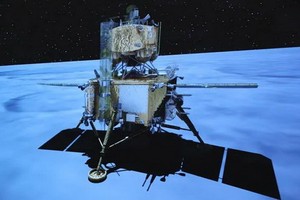 12月1日23時11分，嫦娥五號探測器成功著陸在月球正面西經51.8度、北緯43.1度附近的預選著陸區，並傳回著陸影像圖。（圖源：新華社）