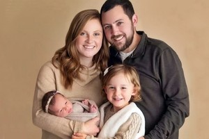 夫婦兩名女兒均透過冷凍胚胎誕生。（圖源：互聯網）