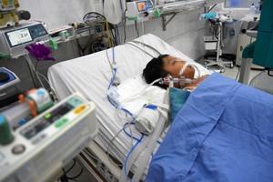 患登革熱的肥胖病童因病情加重而連續兩週需要呼吸器輔助和做血液透析。