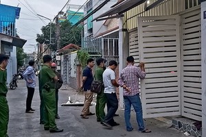 警方在案發地點進行調查取證。（圖源：成名）