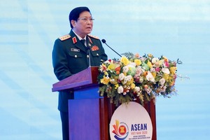 國防部長吳春歷大將主持會議並發表講話。（圖源：越通社）