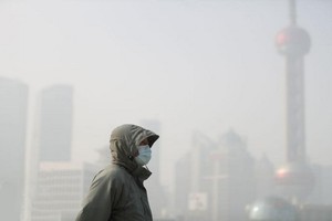 市民佩戴口罩出行。（圖源：互聯網）