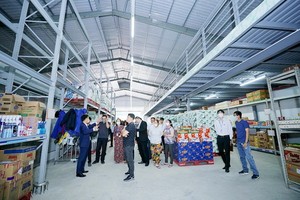 客戶正參觀貯藏區域。（圖源：MM Mega Market）