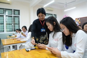 教育與培訓部對使用手機和資訊技術設備為學生學習活動服務作出適當指引，保證按目的和有效使用。（圖源：自忠）