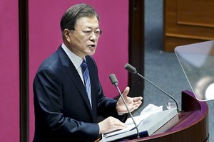 文在寅16日批准法務部檢察官懲戒委員會對檢察總長尹錫悅的處分決定，裁決立即生效。（圖源：互聯網）