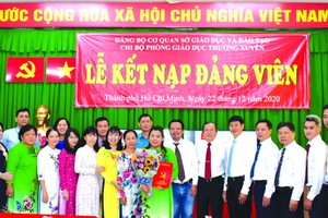 市華語成人教育中心致力發展新黨員