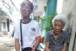 馮家姐弟正等待施手術。