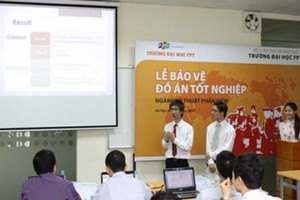 企業給大學生畢業論文評分