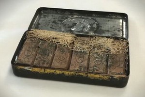 澳洲國家圖書館發現一盒120年歷史的巧克力。（圖源：互聯網）
