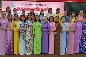 第六郡越華婦女合影。