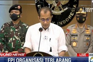 印尼政治、法律和安全事務統籌部長馬福特 30日宣佈取締了伊斯蘭捍衛者陣線。（圖源：視頻截圖）