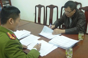 Wabi88.com 網站賭球團夥頭目阮曰海在公安派出所親筆書寫供詞。（圖源：陳宏）