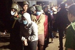 被當場抓獲的賭徒。（圖源：VOV視頻截圖）