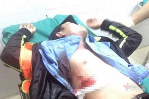 傷者及時獲送醫院急救，傷勢較為嚴重。（圖源：VNN）