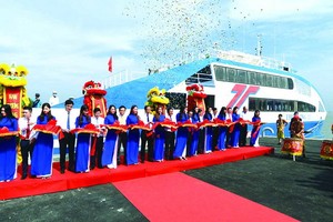 芹耶-頭頓市海上渡輪投入運營