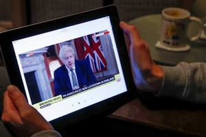 約翰遜發表電視講話，宣佈英格蘭再次實施封鎖。（圖源：路透社）